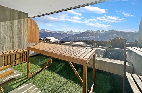Montana Apartment | Alpine Club Retreat - Central Studio, Pool & View