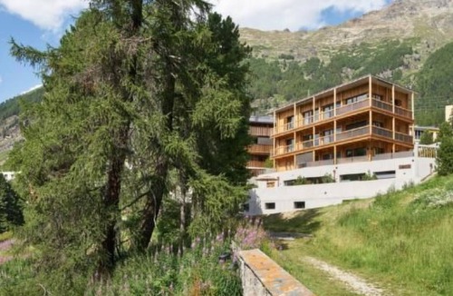 Pontresina Apartment | Alpine Lodge 4-Bett-Wohnung - Chesa a la Punt by Interhome