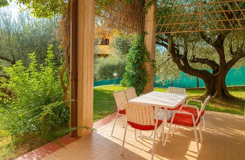 Montelaguardia House | Amid olive trees, BBQ, garden, parking, 10 min to centre & motorway