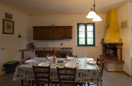 Cortona Villa | Ancient manor house perfect for large groups, located near the Etruscan town of Cortona with private