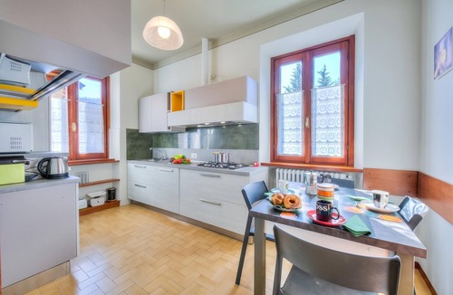 Gemonio House | Anita Lake, 2BR Retreat w/Shared Pool and Gym, Gemonio, Italy