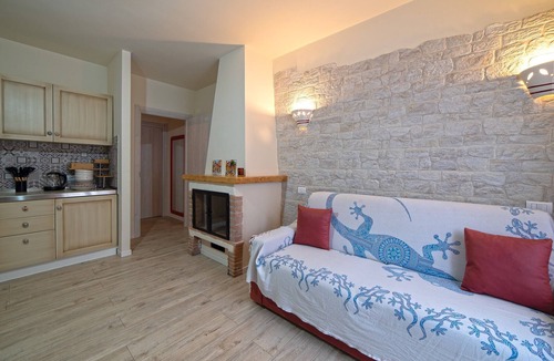 Monte Castello di Vibio Apartment | Apartment 'L'angolo Delle More' with Private Garden, Wi-Fi and Air Conditioning