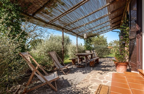 Capalbio Apartment | Apartment 'Agriturismo Vallerana Il Noce' with Private Terrace, Wi-Fi and Air Conditioning