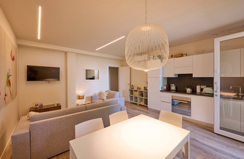 Corno Apartment | Apartment 'Appartamento Alessandra' with Lake View, Wi-Fi and Air Conditioning