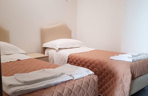 Angri Apartment | Apartment 'Appartamento Parco La Ville' with Mountain View, Balcony and Air Conditioning