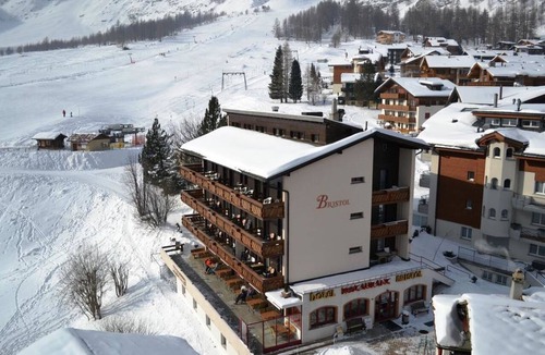 Saas-Fee Apartment | Apartment Bristolino Appartement/Fewo, Dusche, WC, Terrasse by Interhome