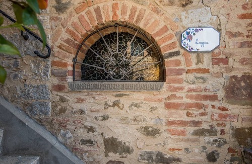Rosennano Apartment | Apartment 'Casale Rosennano - Loggia' with Shared Garden & Wi-Fi
