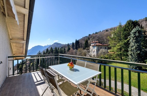 Civenna Apartment | Apartment 'Finestra Sul Lago Bellagio' with Lake View, Private Terrace and Wi-Fi