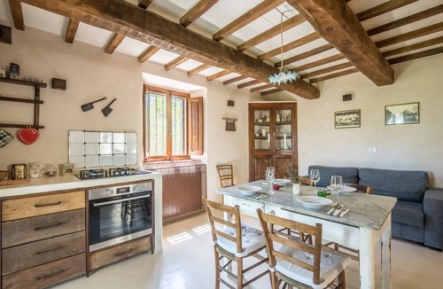 Castiglione d'Orcia Apartment | Apartment "Gemma Verde-Tavoleto" with Mountain View, Garden and Wi-Fi