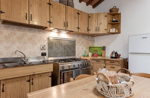 Pelago Apartment | Apartment "Il Cerro La Capanna Piano Primo" with Shared Pool & Wi-Fi