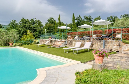 Pelago Apartment | Apartment "Il Cerro La Capanna Piano Primo" with Shared Pool & Wi-Fi