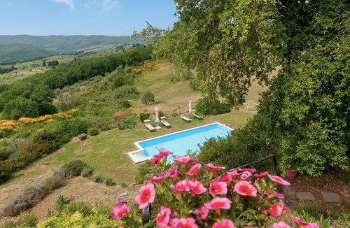 Panzano in Chianti Apartment | Apartment 'Il Magnifico' with Shared Pool, Private Terrace and Wi-Fi
