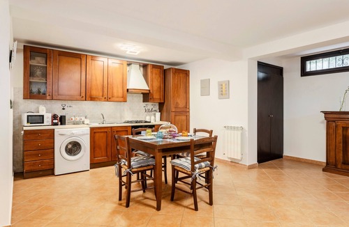 Partanna Apartment | Apartment 'La Casa Di Alina Mondello' with Private Garden, Wi-Fi and Air Conditioning