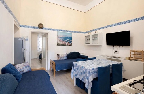 Vico Equense Apartment | Apartment 'Penisola Apartments' with Shared Terrace, Wi-Fi and Air Conditioning