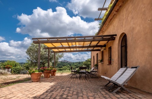 Manciano Apartment | Apartment 'Vulcinea In Poggio Rocco' with Private Terrace, Wi-Fi and Air Conditioning