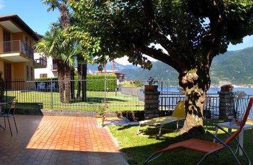 Lezzeno Apartment | APARTMENT WITH BEAUTIFUL GARDEN OVERLOOKING DIRECTLY ON THE LAKE