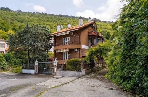 Roiano-Gretta-Barcola-Cologna-Scorcola Apartment | Apartvilla Terra Suite Free Parking