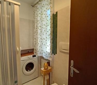 Nerola House | Ape Regina