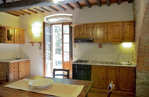 San Pietro a Cegliolo Apartment | APP. PAPAVERO x8 Beautiful farmhouse surrounded by nature, with swimming pool just 3 km from Cortona