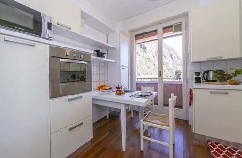 Laveno Apartment | Appartamento Il Golfo: Lake View in Laveno-Mombello, Laveno Mombello, Italy