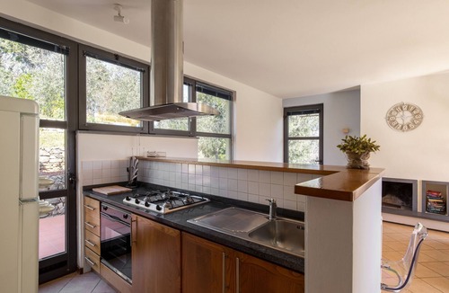 Vicopelago Apartment | Appartamento per vacanze in Toscana (LUCCA) con piscina spettacolare vista mare