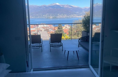 Stresa Apartment | Apt nr centre of Stresa ,balcony, WiFi, air/con and wonderful view over the lake