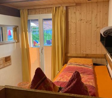 Beckenried Hotel | Ausflugs-Ski-Pistenhotel Klewenstock AUTO FREI nur mit der Pendelbahn erreichbar auf 1600müm
