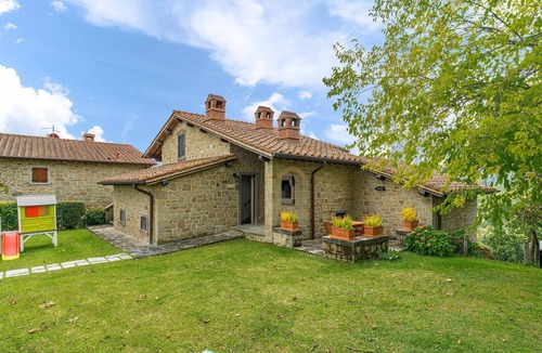 Porrena House | Awesome home in Poppi with private swimming pool, can be inside or outside