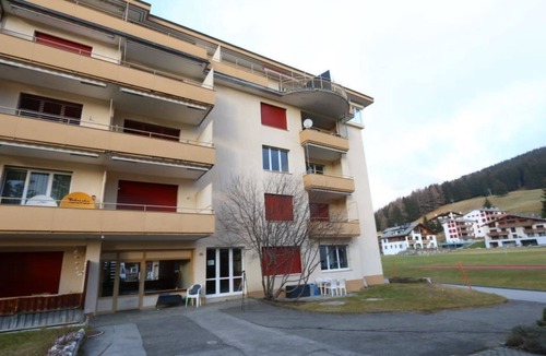 Meierhof Apartment | Bündalodge 1015 Appartement/Fewo, Dusche oder Bad, WC 4-Zimmerwohnung by Interhome