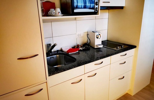 Thun Apartment | B&B am Berntor Doppelzimmer, Dusche und Bad, WC Doppelzimmer, Dusche und Bad, WC by Interhome