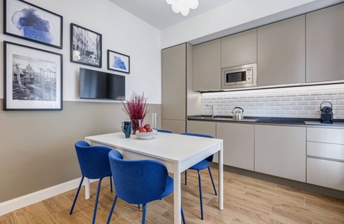 Universita Apartment | BDC - Phoenix huge Apt 4Bdr and 3Bath