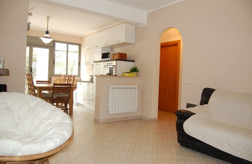 Ladispoli Apartment | Beachfront house with garden.20 minutes by train from the center of Rome.