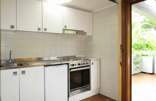 Castiglione della Pescaia House | Beautiful apartment in villa for 4 guests with pool, A/C, WIFI, TV, terrace and pets allowed