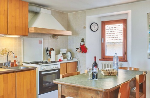 Calozzo Apartment | Beautiful apartment for 4 guests with TV, balcony and pets allowed
