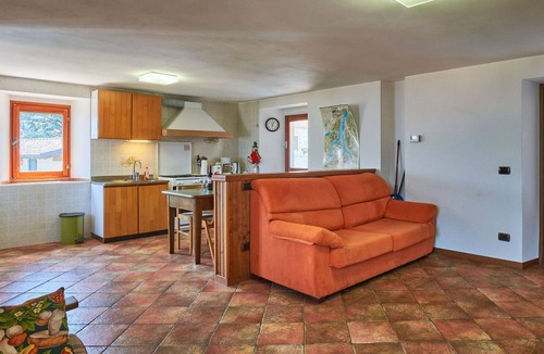 Calozzo Apartment | Beautiful apartment for 4 guests with TV, balcony and pets allowed