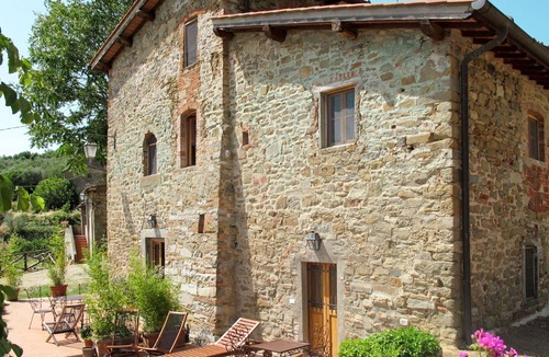 Pian di Sco House | Beautiful apartment in villa for 4 guests with WIFI, pool, TV and terrace