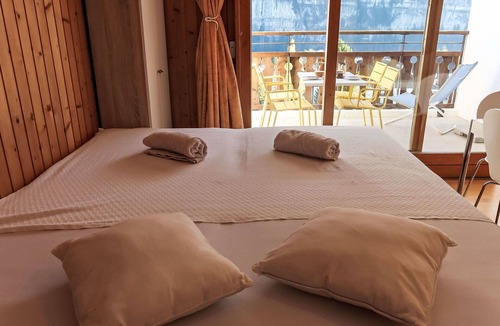 Champery Apartment | Beautiful apartment for 2 guests with WIFI, TV, balcony and panoramic view