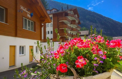 Leukerbad Apartment | Beautiful apartment for 8 people with WIFI, hot tub, TV and balcony