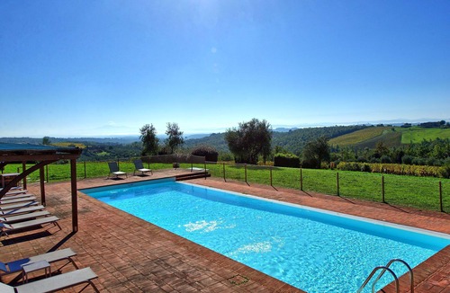 Castelnuovo Berardenga Apartment | Beautiful apartment for 2 people with pool, A/C, TV and panoramic view, close to Siena