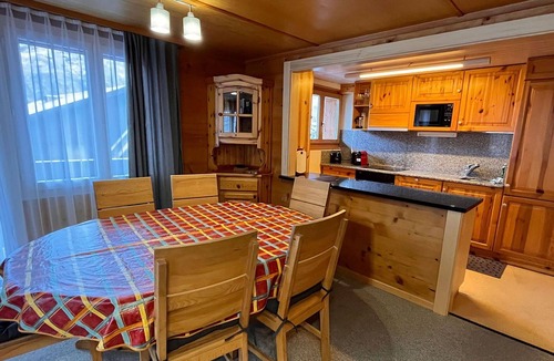 Graechen Apartment | Beautiful apartment for 6 guests with WIFI, TV, balcony and panoramic view