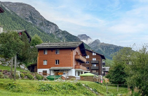 Graechen Apartment | Beautiful apartment for 6 guests with WIFI, TV, balcony and panoramic view