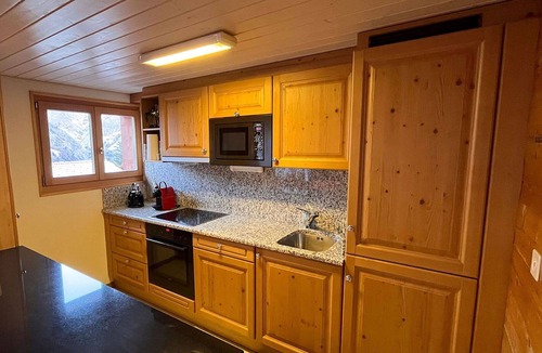 Graechen Apartment | Beautiful apartment for 6 guests with WIFI, TV, balcony and panoramic view