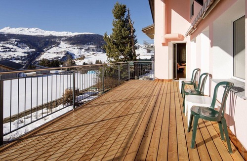 Grisons Apartment | Beautiful apartment for 10 guests with TV and balcony