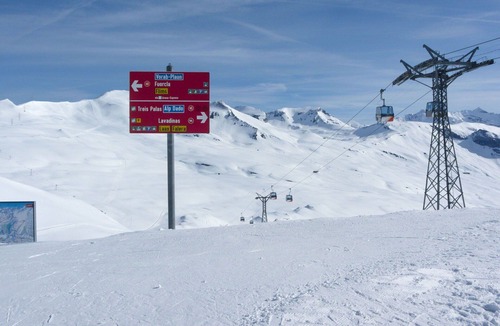 Laax Apartment | Beautiful apartment for 4 people with WIFI, TV, balcony and panoramic view