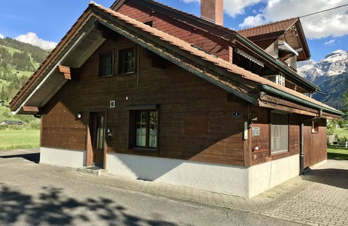 Lenk Apartment | Beautiful apartment for 4 people with WIFI, TV and balcony