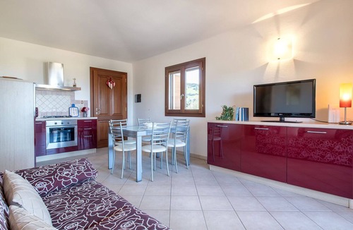 Schifoni Apartment | Beautiful apartment for 6 people with A/C, WIFI, TV, patio and pets allowed