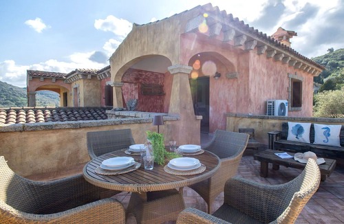 Schifoni Apartment | Beautiful apartment for 6 people with A/C, WIFI, TV, patio and pets allowed