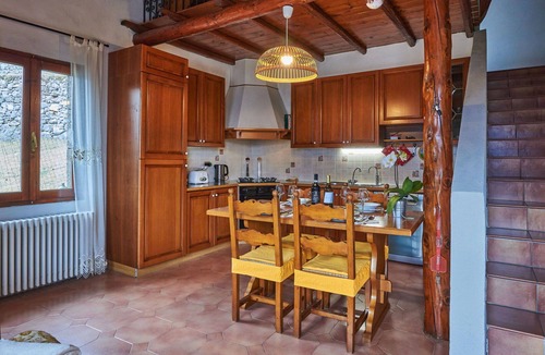 Porlezza House | Beautiful apartment in villa for 5 guests with WIFI, pool, TV and patio