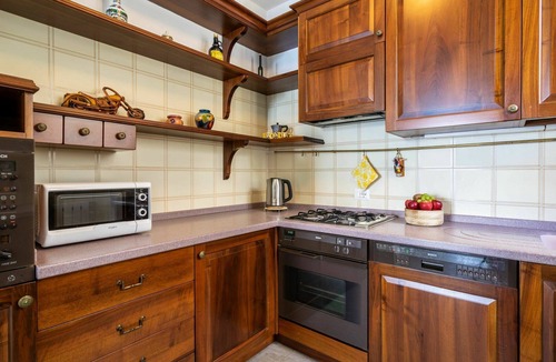 Carciano House | Beautiful apartment in villa for 6 people with WIFI, TV, balcony and pets allowed