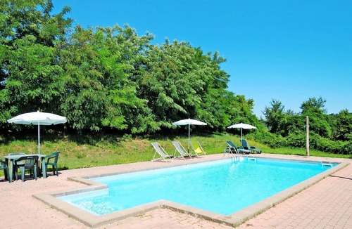 Bagnoregio Villa | Beautiful apartment in villa for 2 guests with WIFI, pool and patio